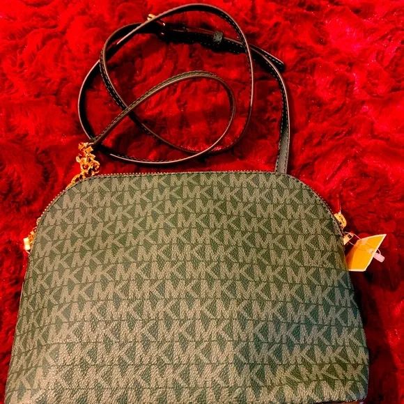 Brand New With Tags MICHAEL Michael Kors Jet Set Travel Medium Dome Crossbody - Picture 3 of 5